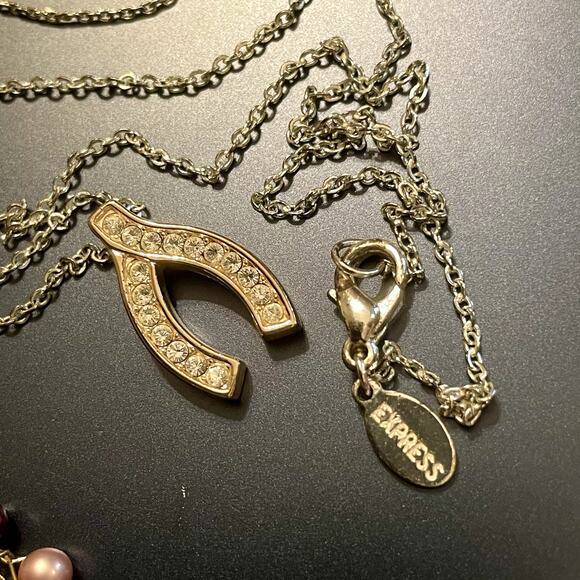 Pair of Express Necklaces - Lucky Horseshoe & Romantic Beads - Picture 5 of 7